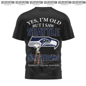 Seattle Seahawks Snoopy Yes I Am Old But I Saw Thank You For The Memories Shirt